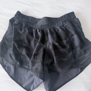 Lululemon Hotty Hot 4 in Shots Black Camouflage Women's Shorts